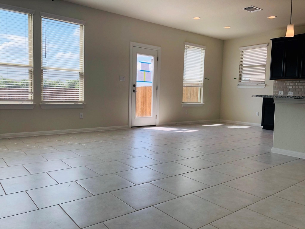 15909 Cessida St - Photo 3