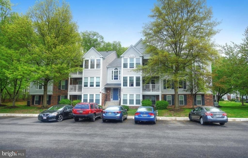 907 Woodbridge Court - Photo 0