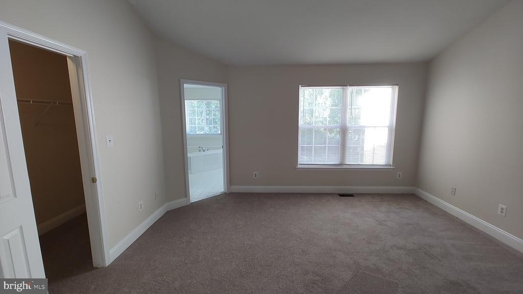 641 Berwick Court - Photo 10
