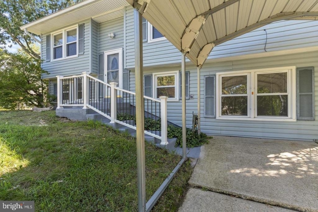 1015 Floyd Avenue - Photo 1
