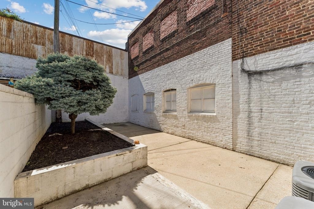1709 Bank Street - Photo 19