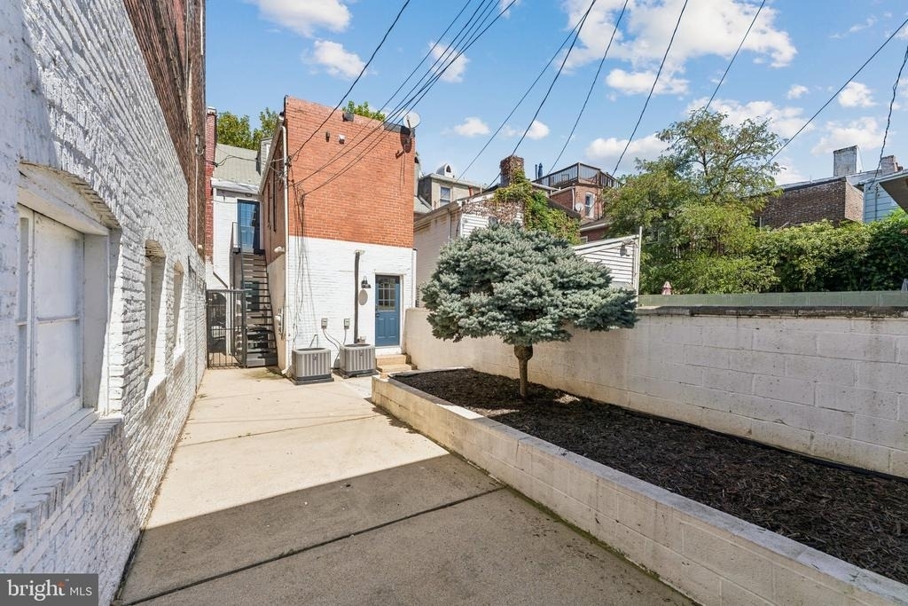 1709 Bank Street - Photo 20