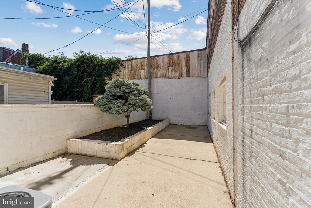1709 Bank Street - Photo 17