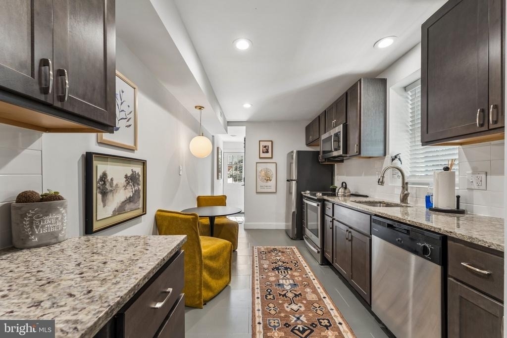 1709 Bank Street - Photo 7