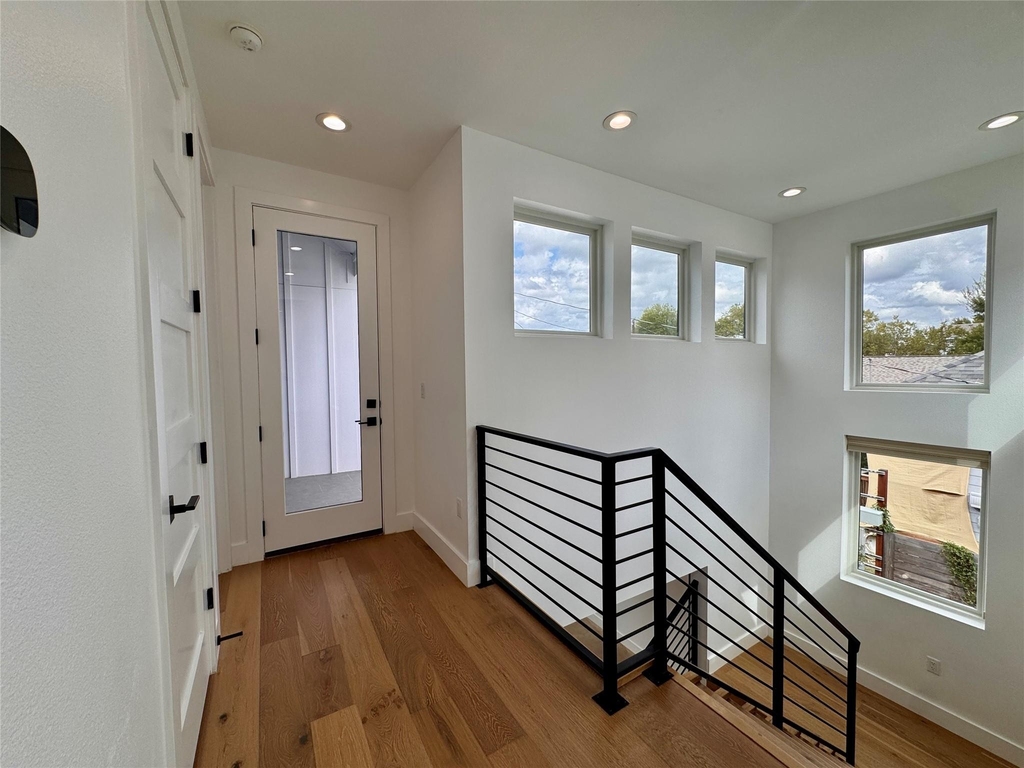 2919 E 13th St - Photo 19
