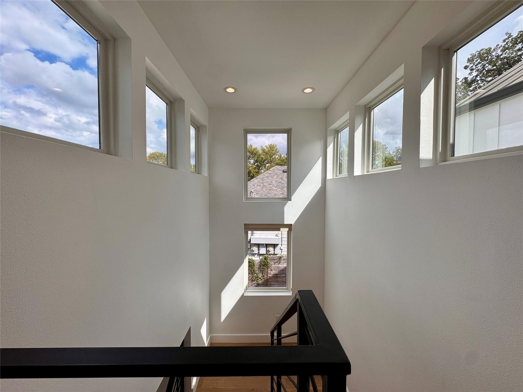 2919 E 13th St - Photo 18