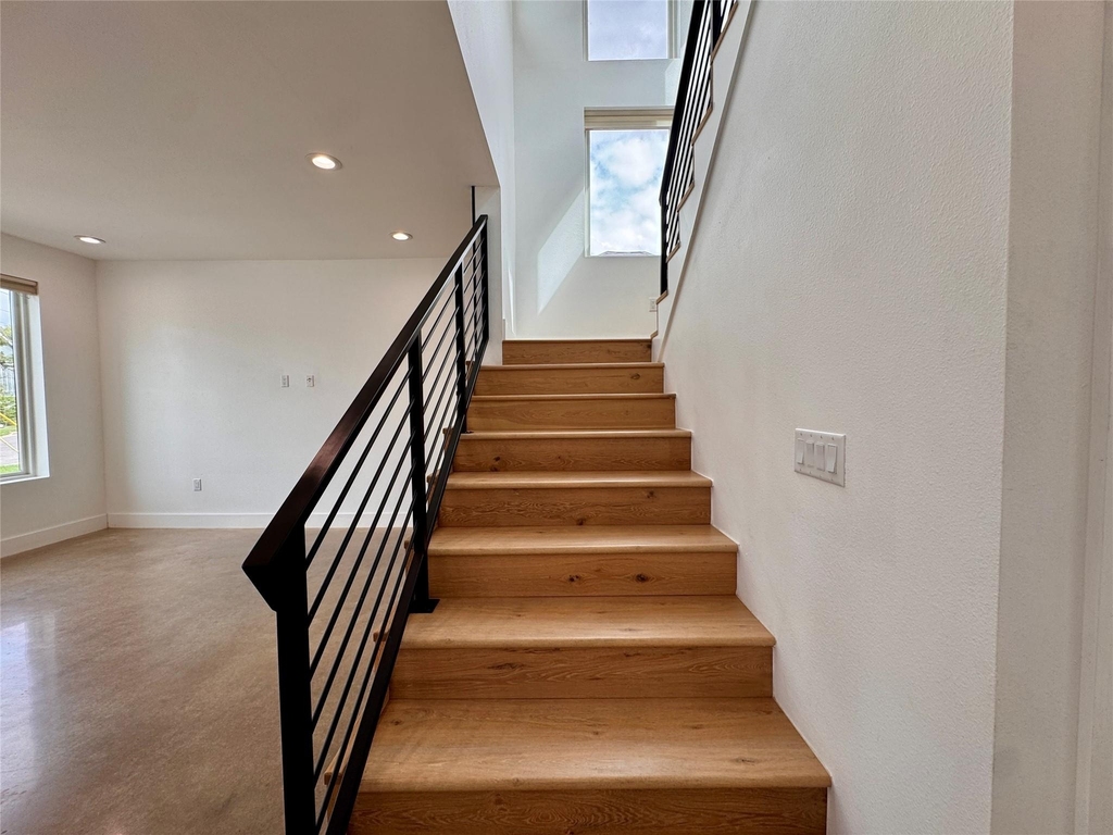 2919 E 13th St - Photo 17