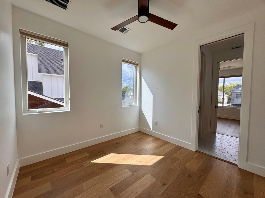 2919 E 13th St - Photo 28