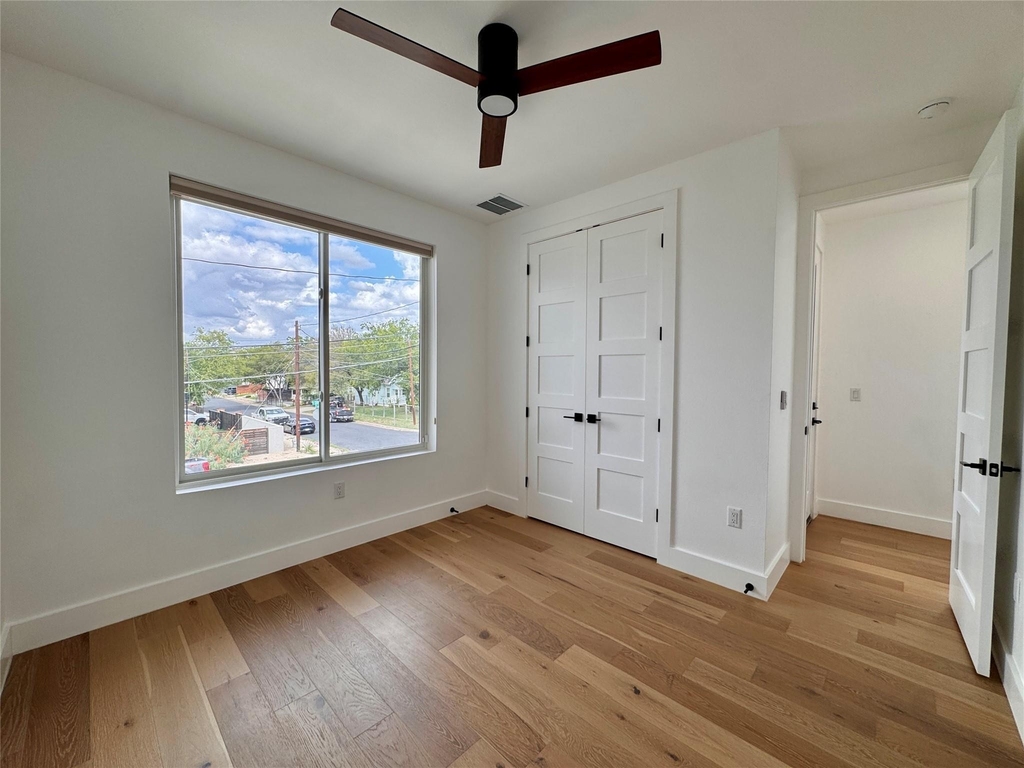 2919 E 13th St - Photo 32