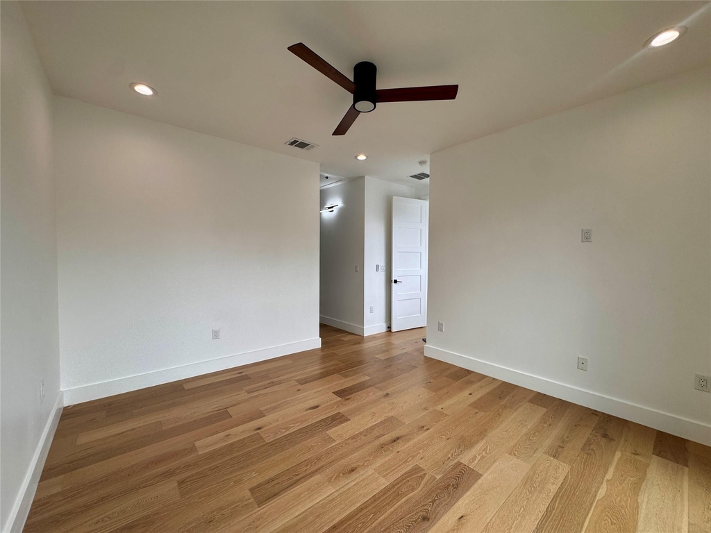2919 E 13th St - Photo 22