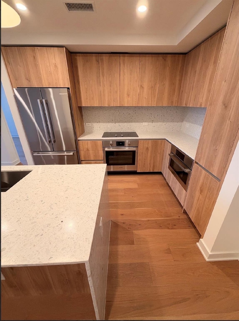 84 East Ave Ave - Photo 2