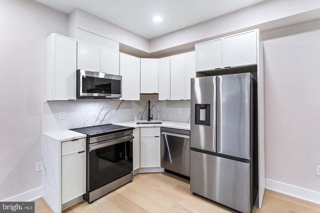1516 East Capitol Street Ne - Photo 4