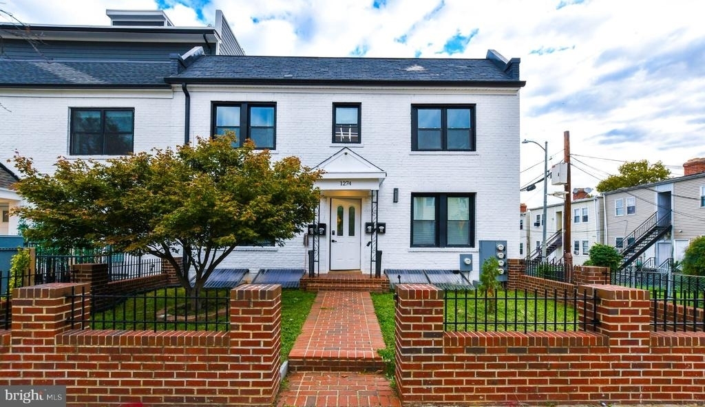 1274 Meigs Place Ne - Photo 0