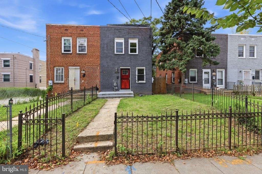 5053 Benning Road Se - Photo 0