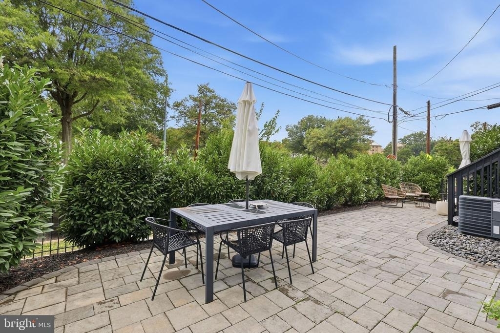 200 Cromwell Terrace Ne - Photo 1