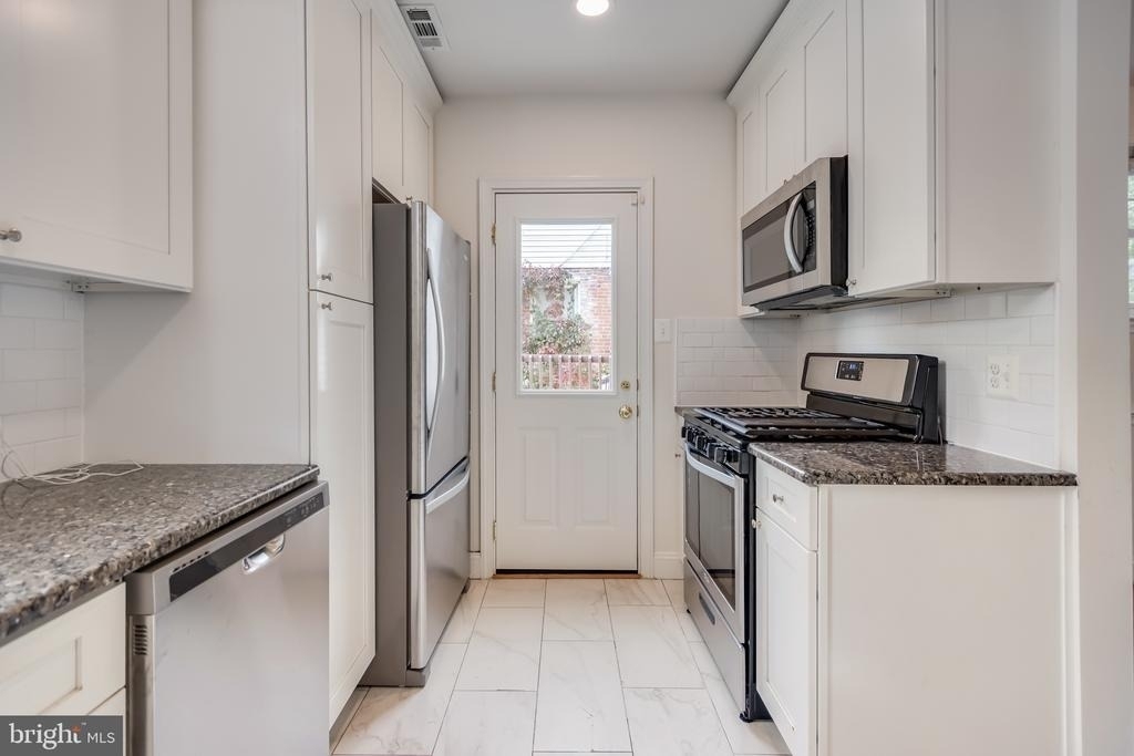 3363 Denver Street Se - Photo 2