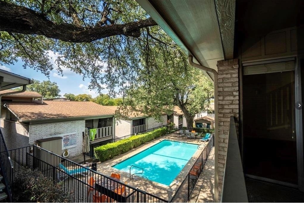 1304 Summit St - Photo 10