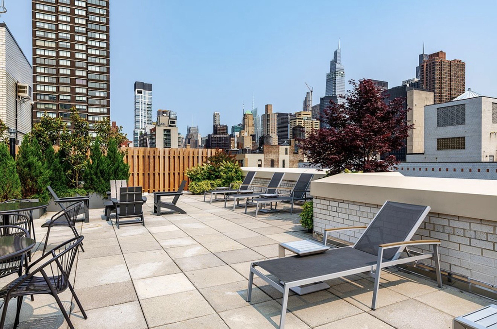 340 East 34th Street - Photo 2
