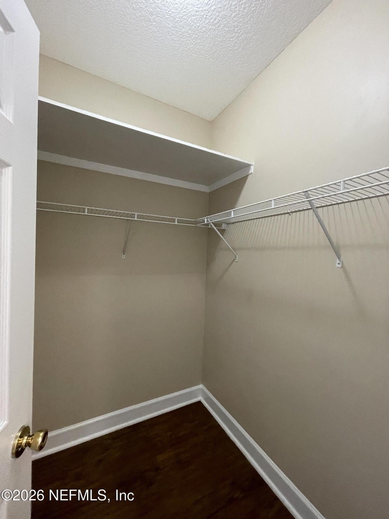 622 Center Street N - Photo 10