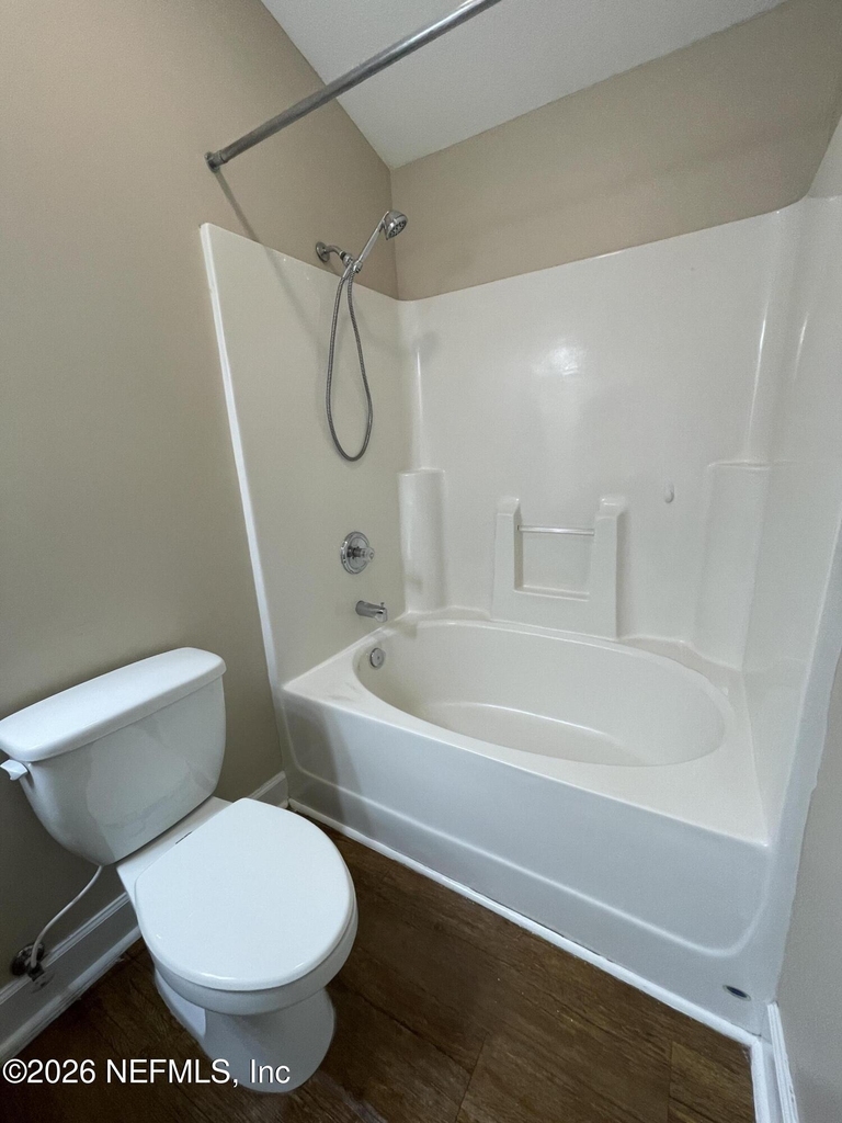 622 Center Street N - Photo 7