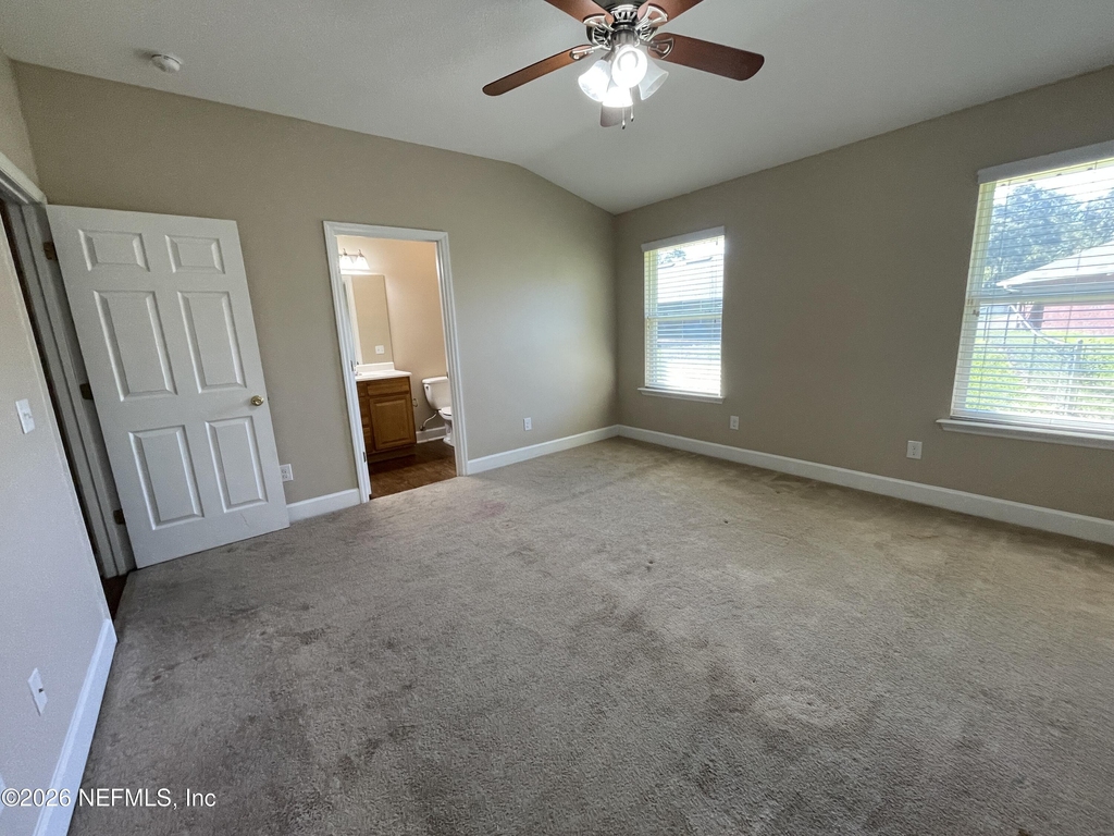 622 Center Street N - Photo 6