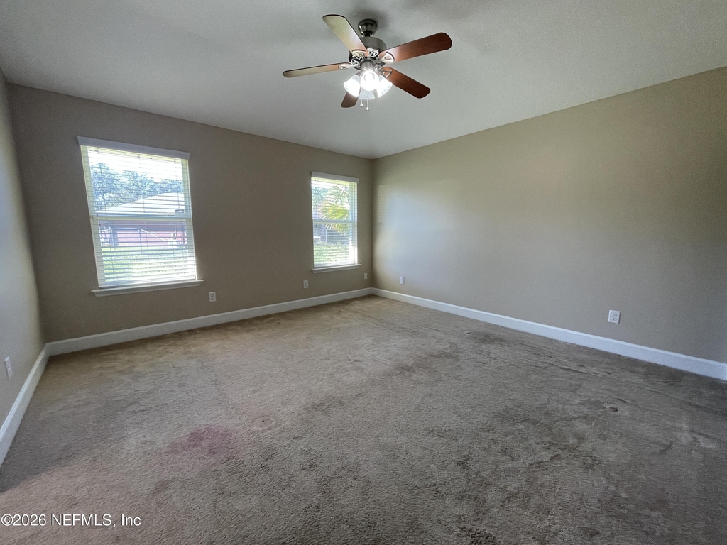 622 Center Street N - Photo 5