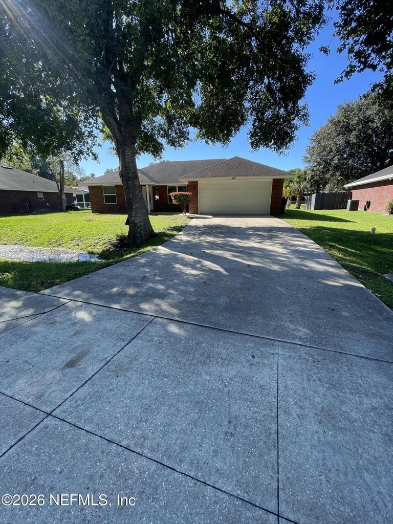 622 Center Street N - Photo 17