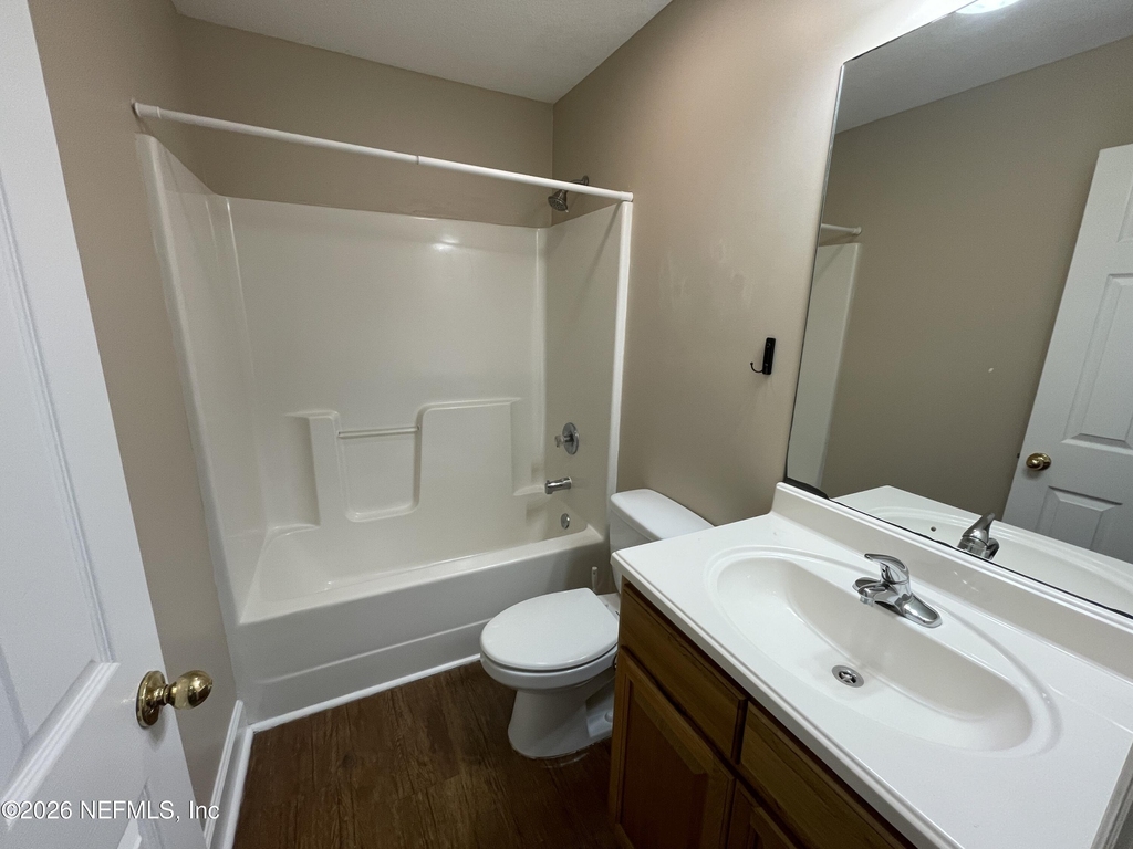 622 Center Street N - Photo 12