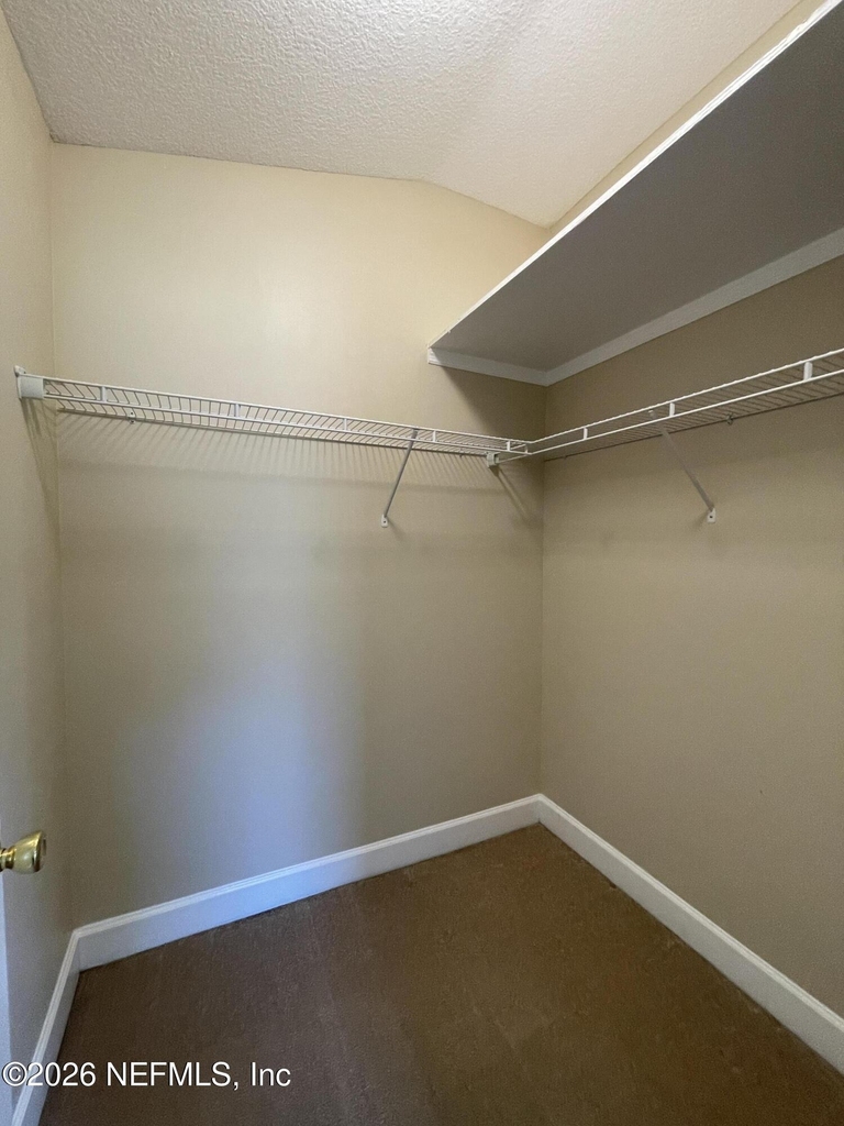 622 Center Street N - Photo 9