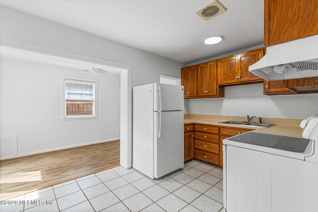 802 4th Avenue N - Photo 6