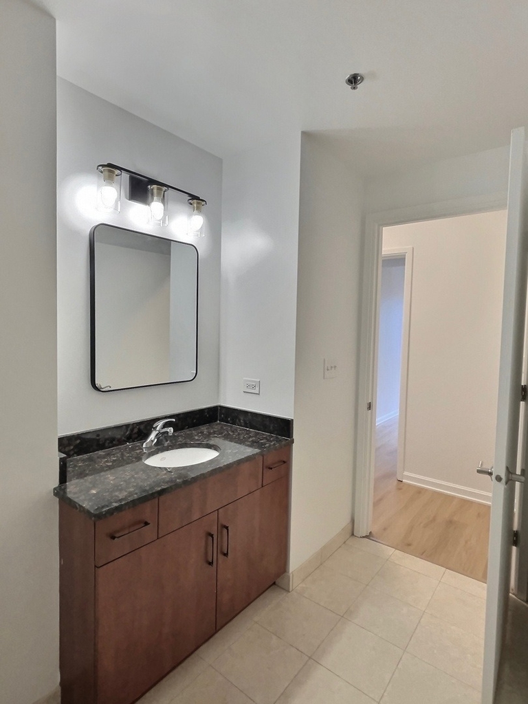 160 E Illinois Street - Photo 4