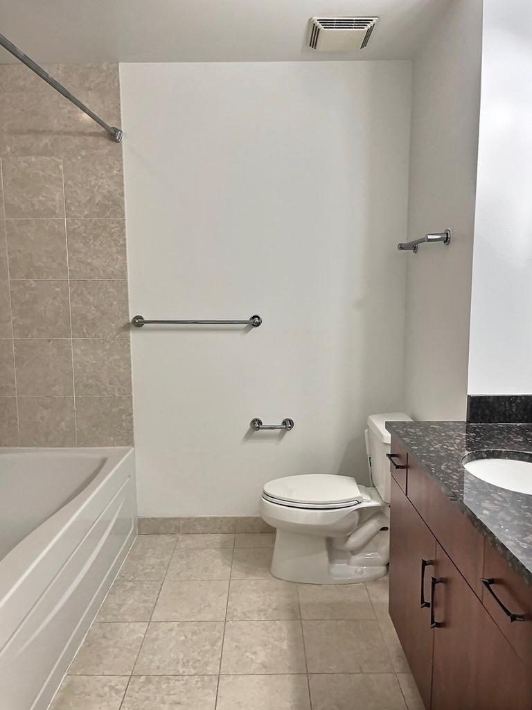 160 E Illinois Street - Photo 7