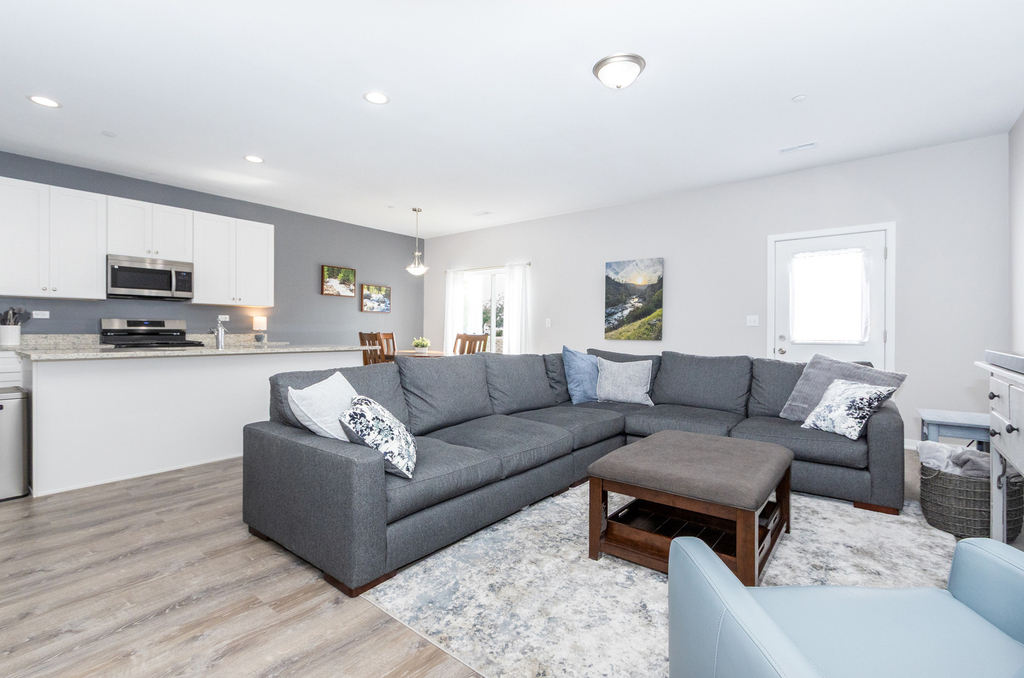 1035 Gillespie Lane - Photo 2