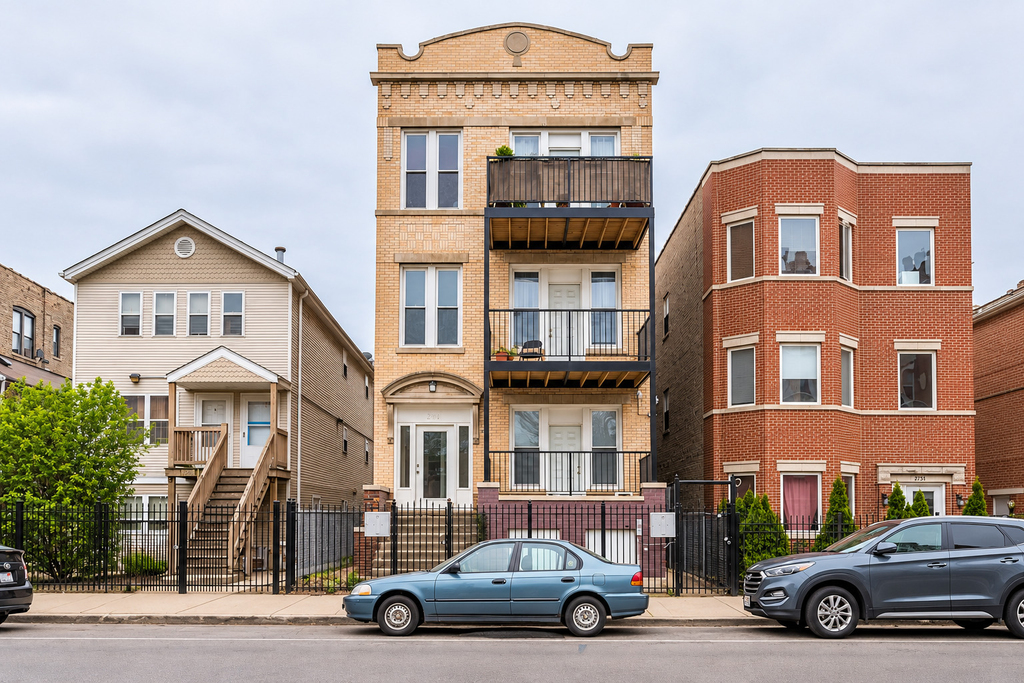 2747 W Augusta Boulevard - Photo 0