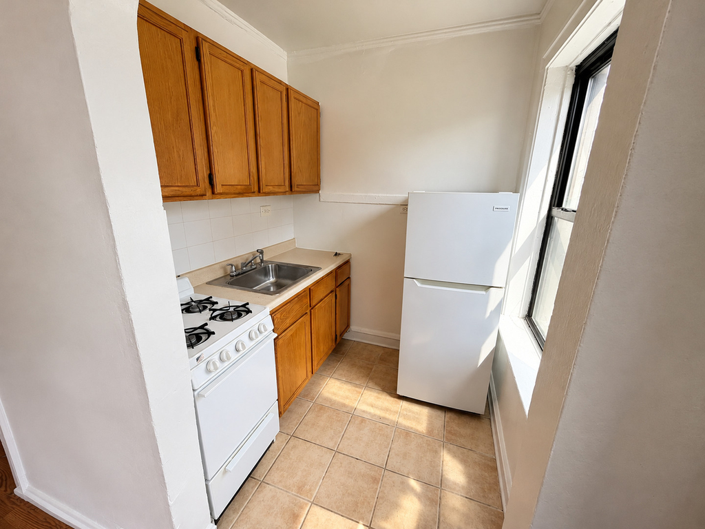 1135 W Lunt Avenue - Photo 2