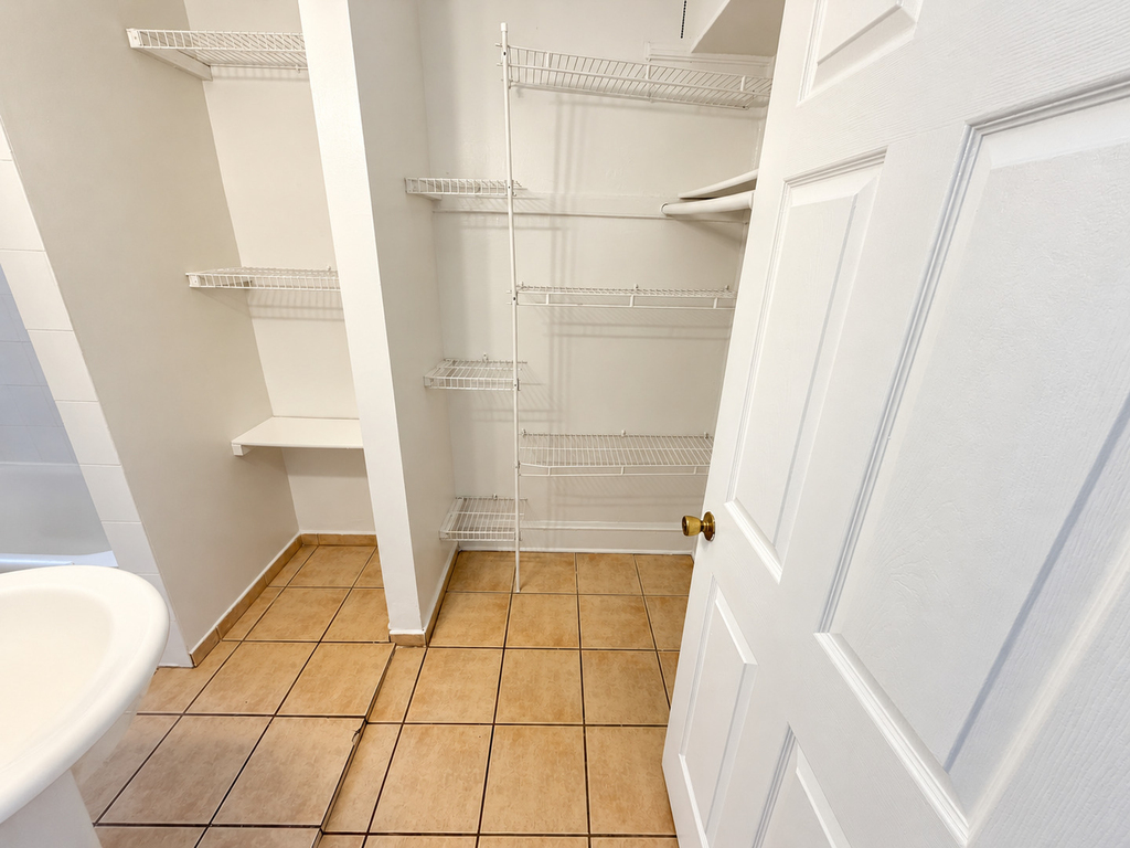 1135 W Lunt Avenue - Photo 4