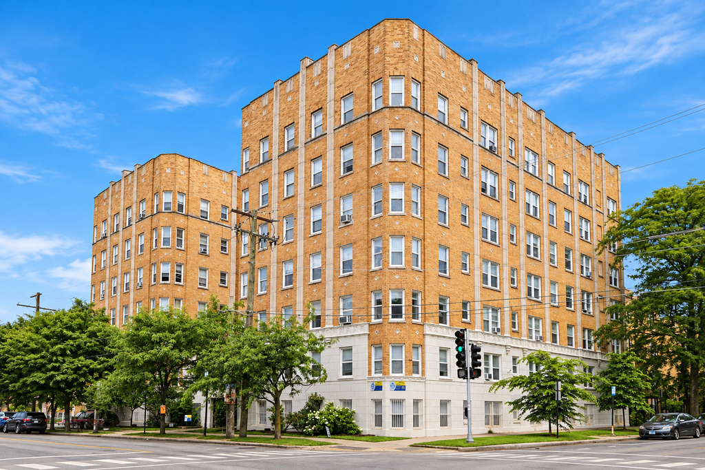 6748 N Ashland Avenue - Photo 0