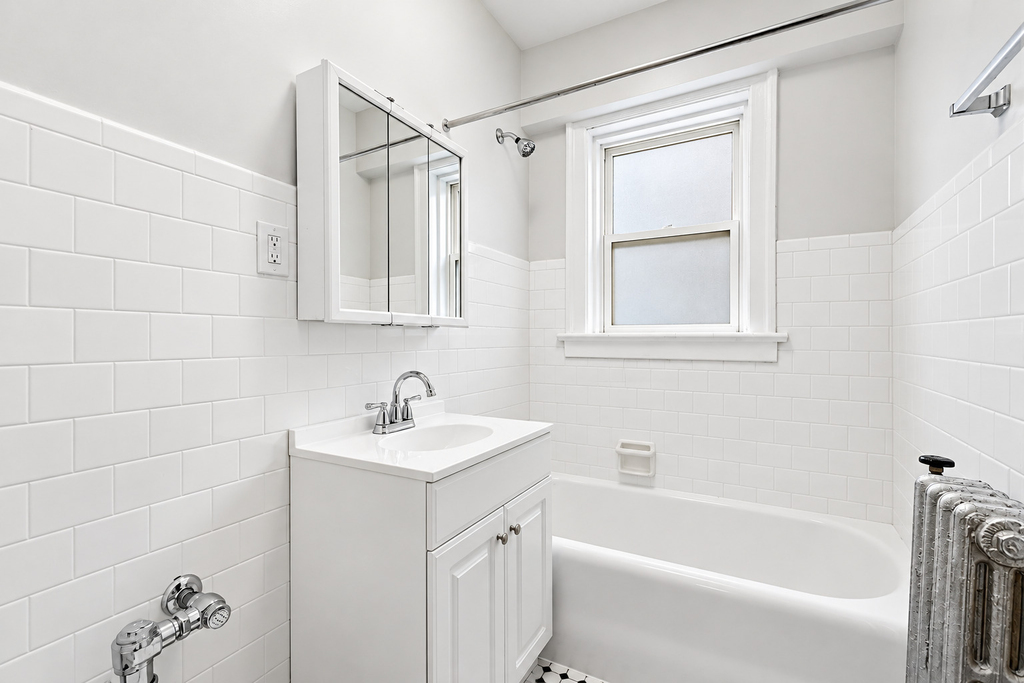 6748 N Ashland Avenue - Photo 4