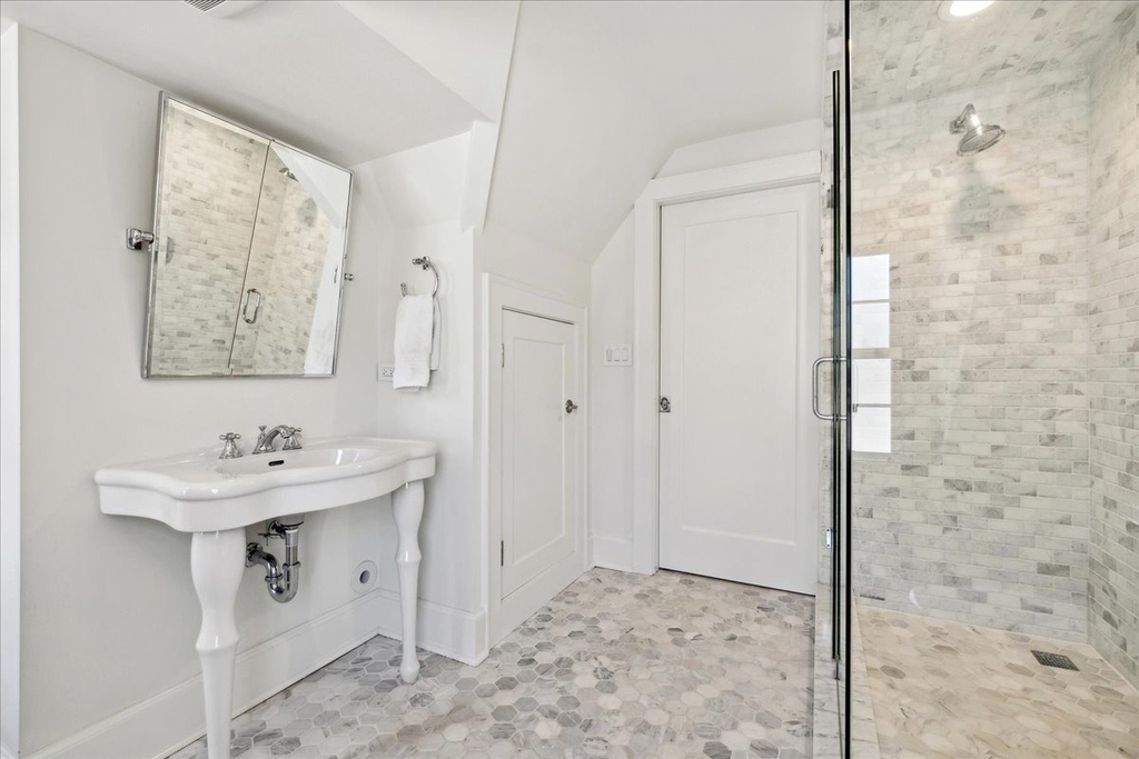 1094 Pine Street - Photo 18