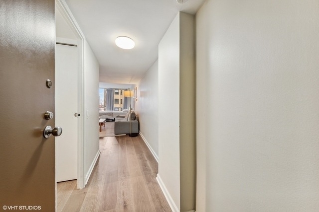 2400 N Lakeview Avenue - Photo 1