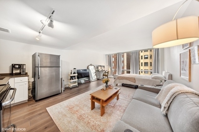 2400 N Lakeview Avenue - Photo 3