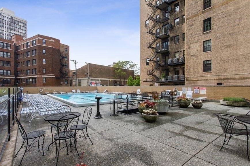 2400 N Lakeview Avenue - Photo 13