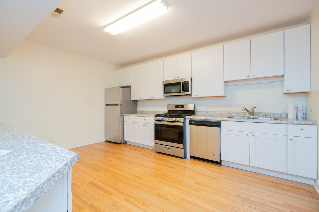 822 S Bishop Street - Photo 2