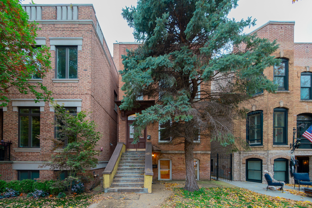 822 S Bishop Street - Photo 0