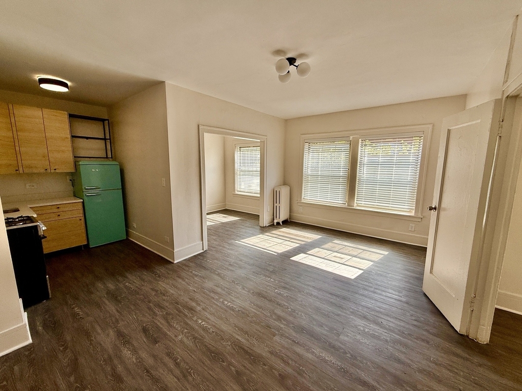 5309 N Winthrop Avenue - Photo 1