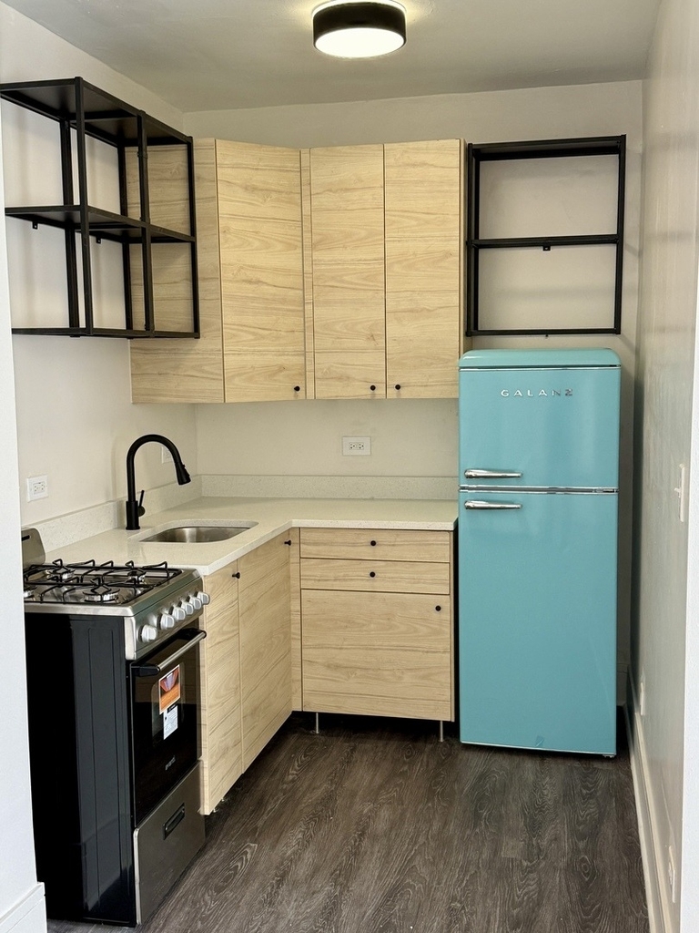 5309 N Winthrop Avenue - Photo 2