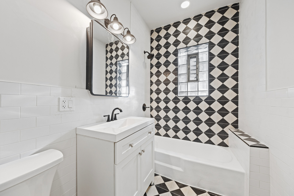 3122 W Fullerton Street - Photo 11