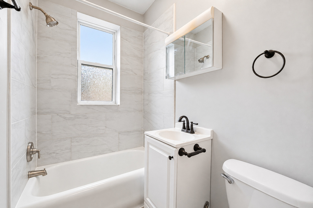 6912 N Ashland Boulevard - Photo 3