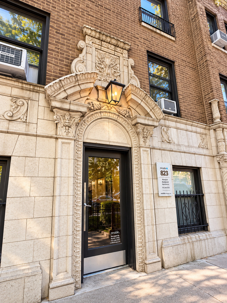 823 W Buena Avenue - Photo 1