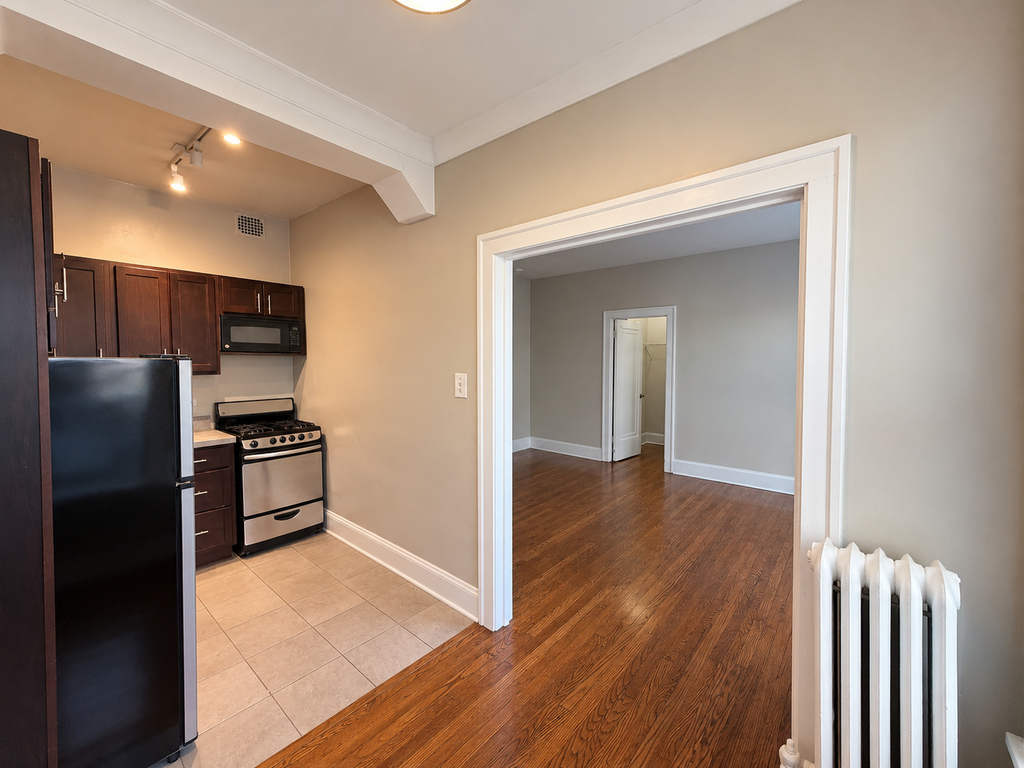 823 W Buena Avenue - Photo 4